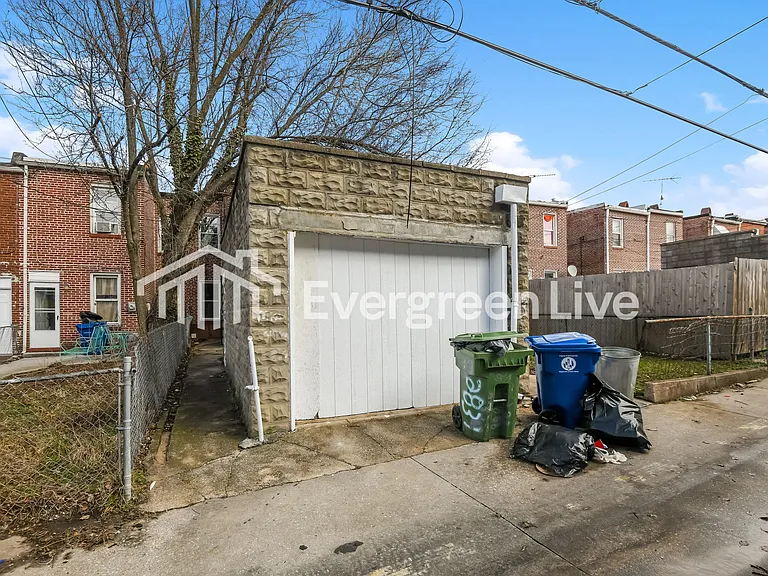 2837 Pelham Ave — Photo 4