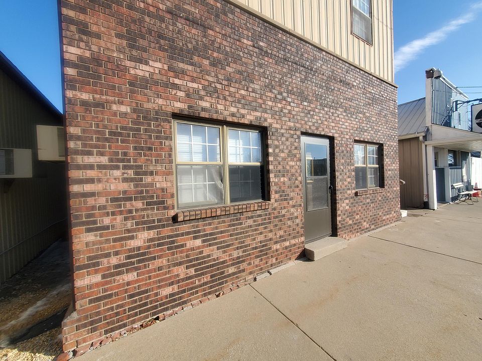 Front entry from Smith Street.