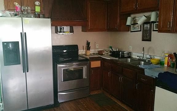 2nd image of 305 W Kimball St