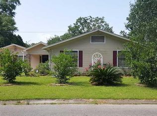 2911 Chaumont St, Pascagoula, MS 39567