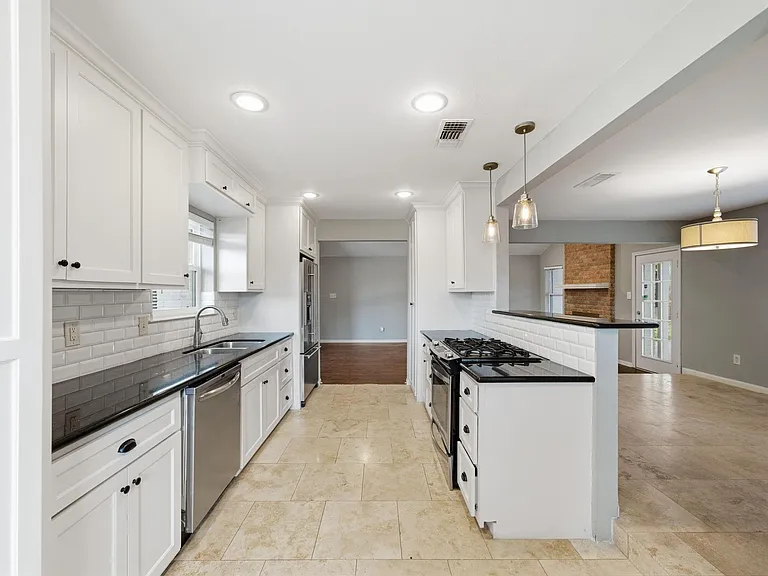 2502 Hollow Hook Rd — Photo 4