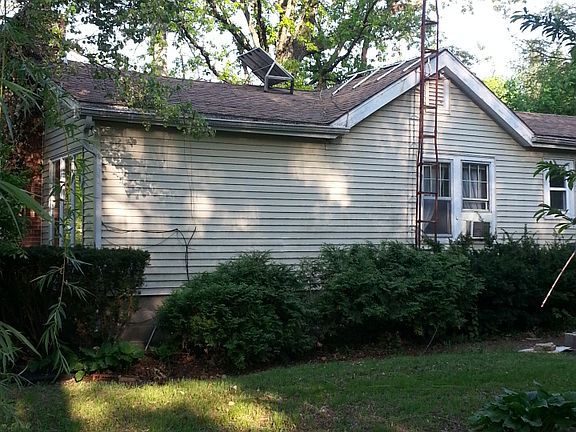 Great getaway/ yr. rd. home