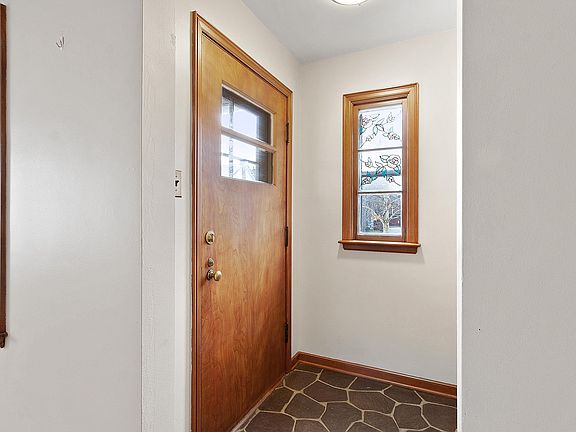 2nd image of 554-556 E Church St #2