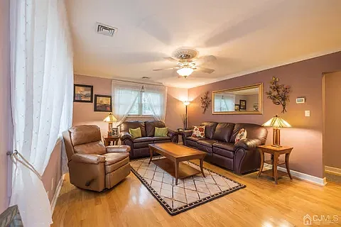3 bed, 1253 sqft, $3,400 — Photo 3