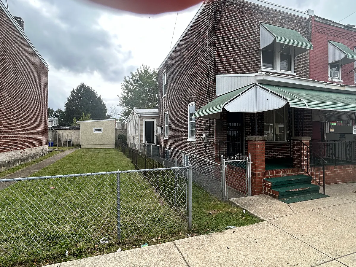 Building Photo - 1133 W 9th St #1
