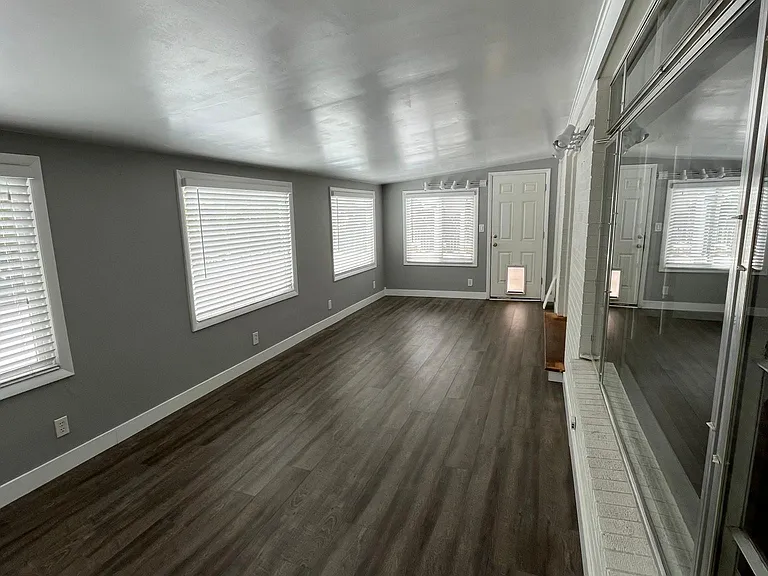 6640 S High St — Photo 3
