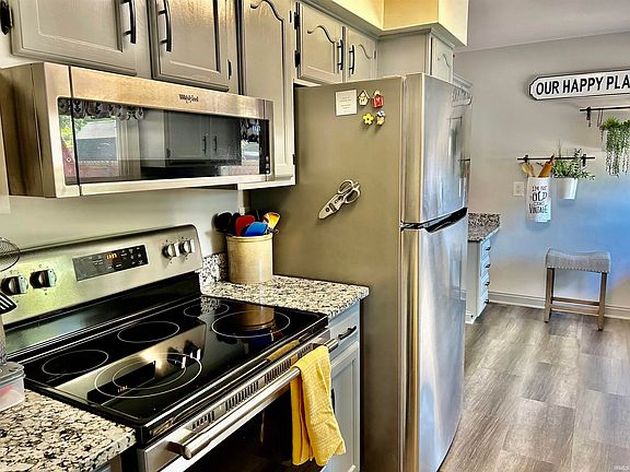 5th image of 909 W Tilmor Dr