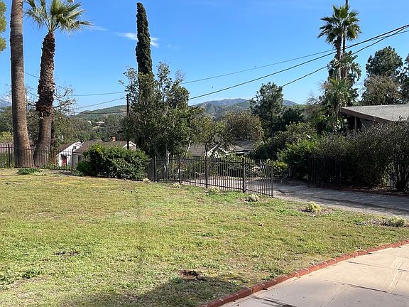 Front yard view from entry