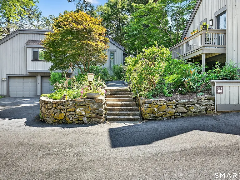 401 Heritage Vlg #B — Photo 32
