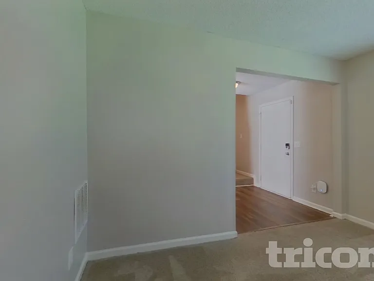 693 Grandview Cir — Photo 3