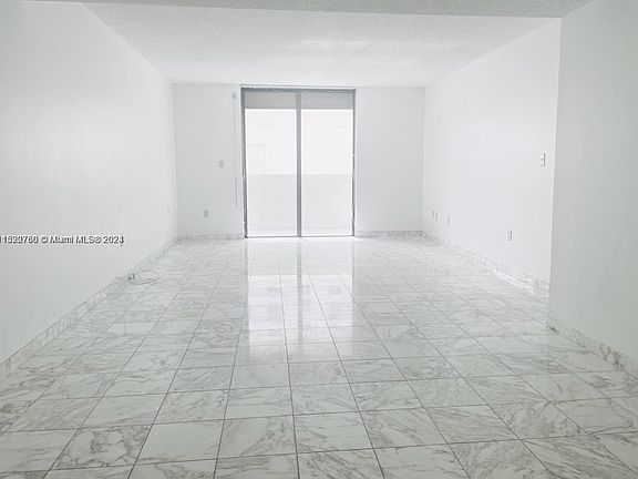 4th image of 1623 Collins Ave APT 612-A