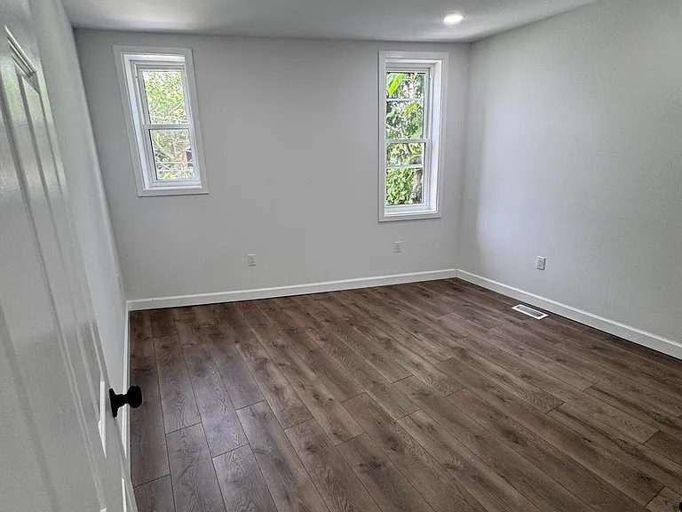 2606 W Fairmount Ave — Photo 13