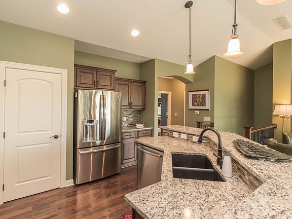 4th image of 7490 Escalade Ct