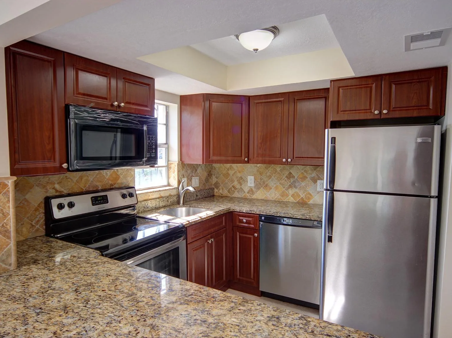 1 bed, 1.0 bath, 722 sqft, $1,750 — Photo 3