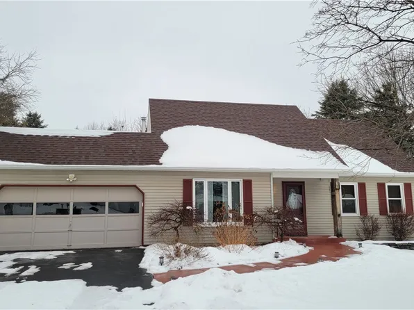 75 Rochester St, Bergen, NY 14416