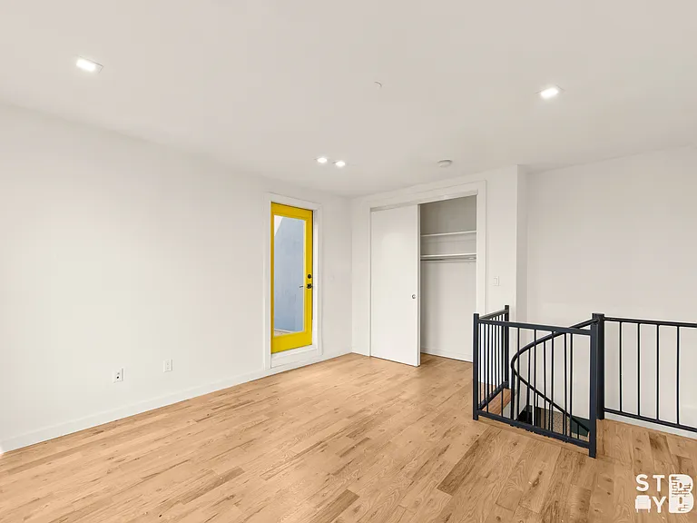 89 Moffat St #4G — Photo 8