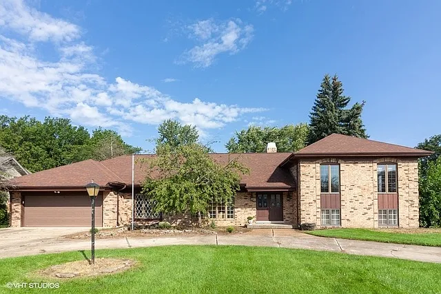 1618 Heather Ln photo 1