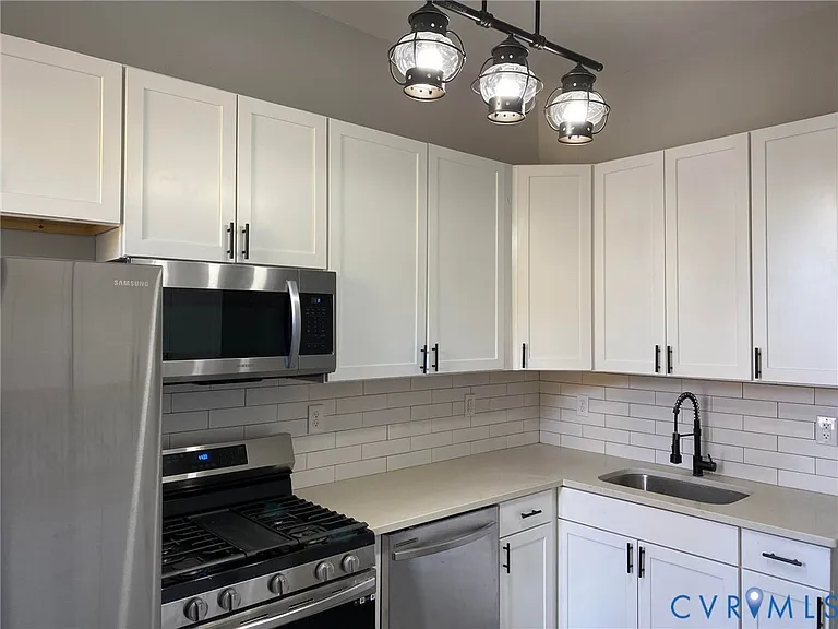 1100 W Marshall St — Photo 5