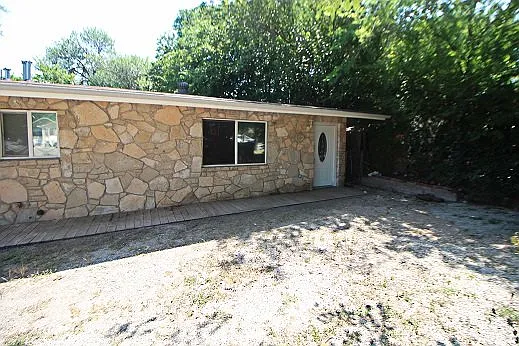 819 Zachry Dr — Photo 1