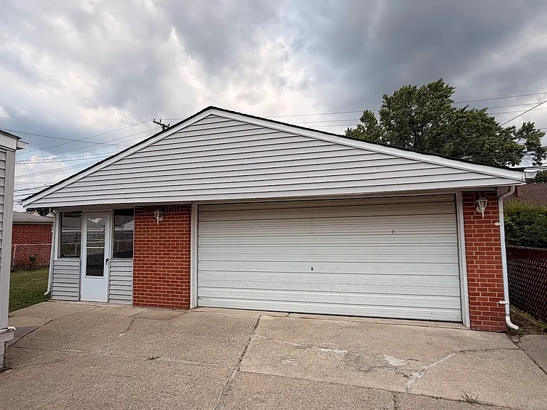 29594 Maplewood St — Photo 3