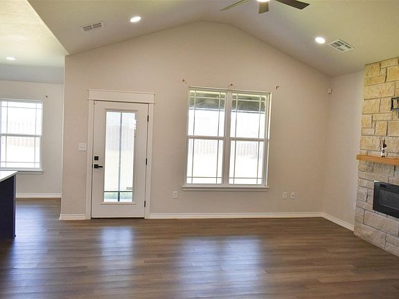 4th image of 210 Meadowlark Ln