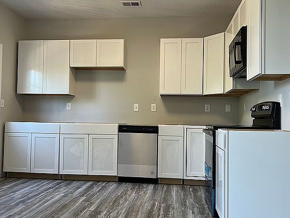 4th image of 313 Smokewood Way