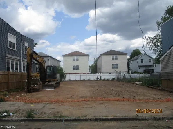 42 Blum St, Newark City, NJ 07103