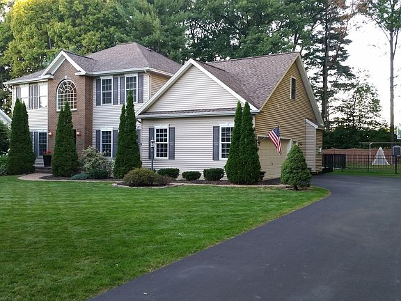 2nd image of 9 Hempstead Cmns