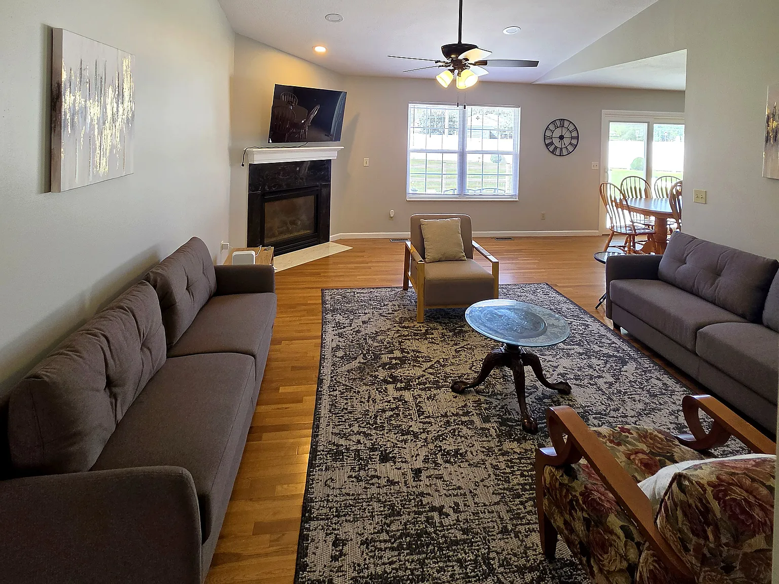 4 bed, 1765 sqft, $3,200 — Photo 3