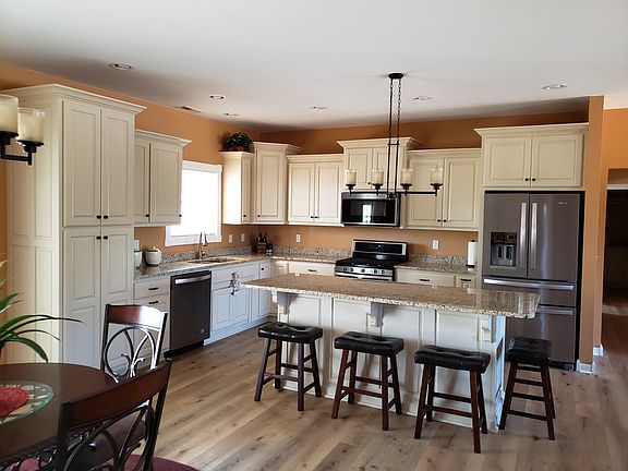 4th image of 1088 Hidden Valley Dr
