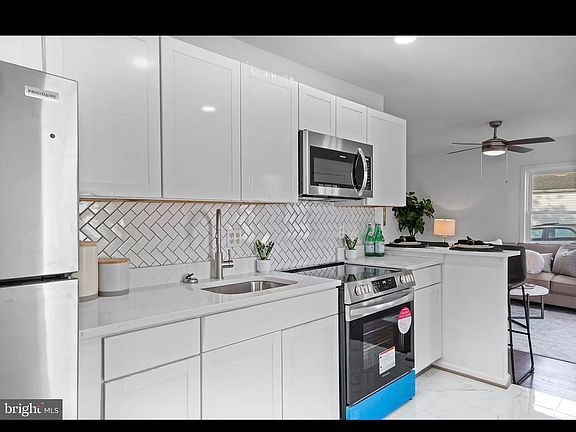 4th image of 45328 Leahy Dr