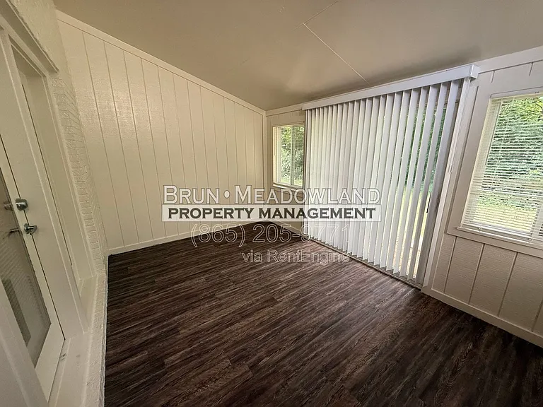 10409 Victoria Dr #D — Photo 14