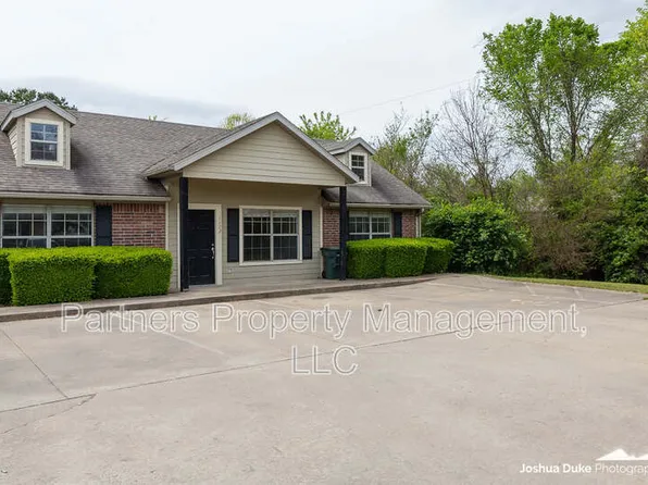 1174 W Hendrix St, Fayetteville, AR 72703