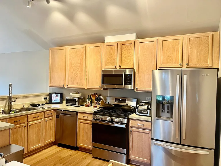 90 Rosehall Dr — Photo 3