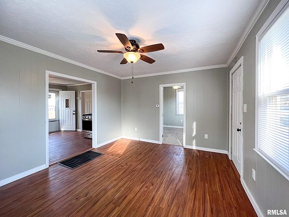 4th image of 1809 S East Ln