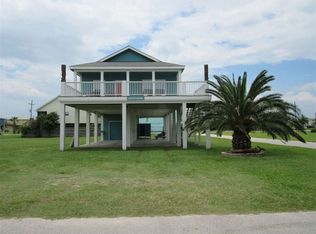 879 N Holiday Dr, Crystal Beach, TX 77650