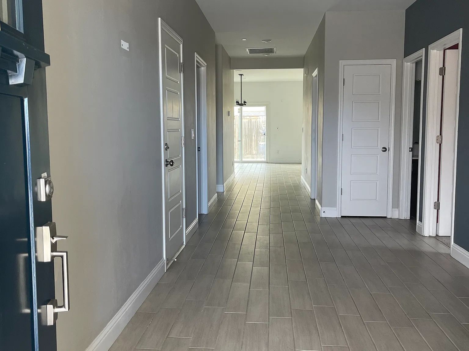 4 bed, 1878 sqft, $2,800 — Photo 3