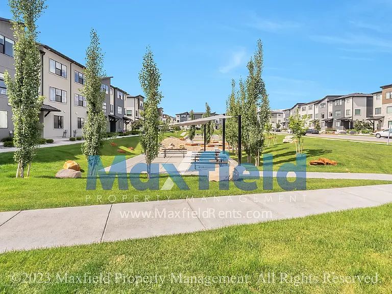 721 W Crystal Creek Rd — Photo 24