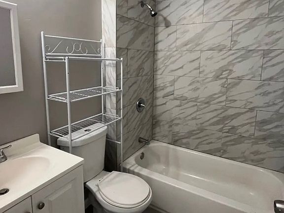4th image of 298 Halsted St #2L
