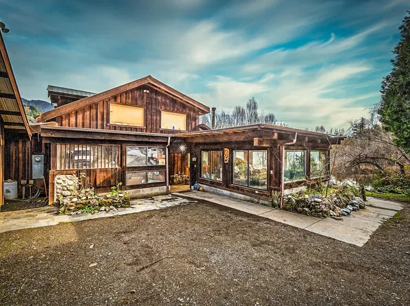 4711 Lower S Fork Rd, Hyampom, CA 96046