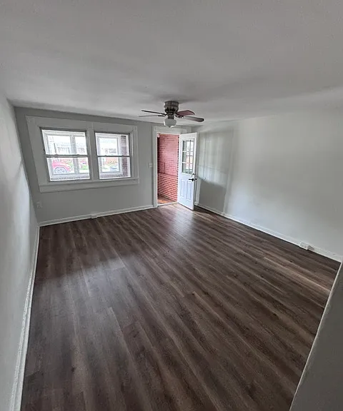 410 Maple Ln — Photo 8