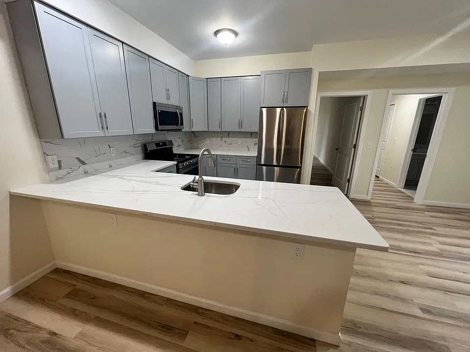145 Bergen Ave #4