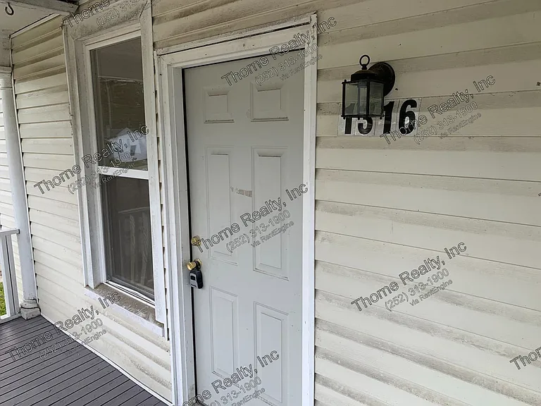 1316 Clark St — Photo 2