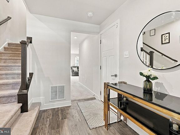 4th image of 7 Cardinal Ct