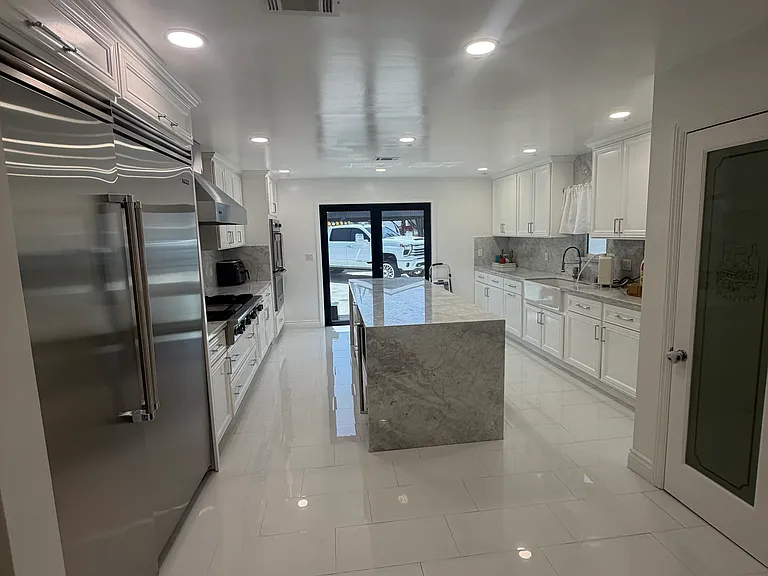 10724 Valley View Ave — Photo 8