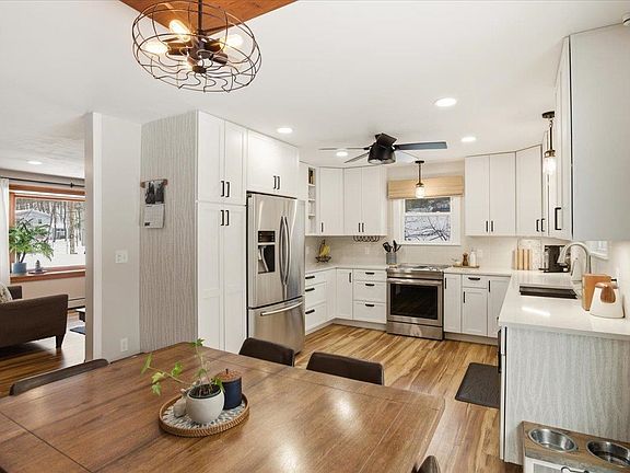 4th image of 31 Greenbriar Drive