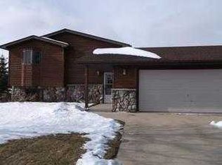 3957 Kings Way, Slinger, WI 53086