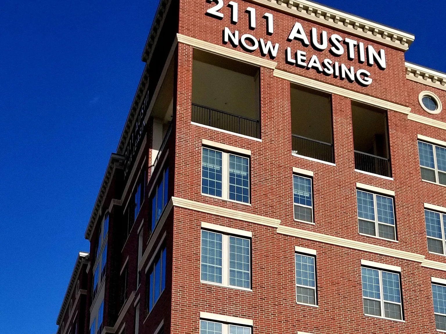 2111 Austin Apartments — Photo 3