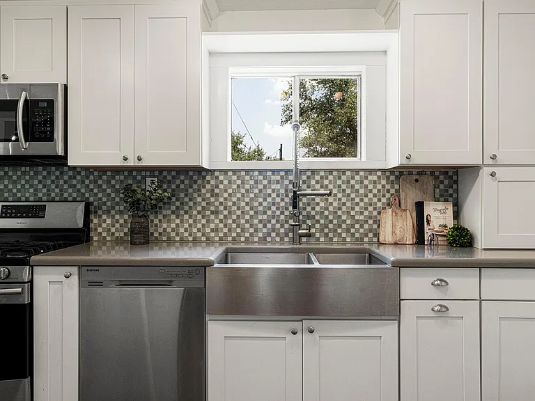 2591 Spring Valley Dr — Photo 11