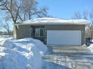 205 20th St NW, Minot, ND 58703